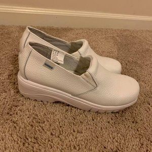 Nursing shoes